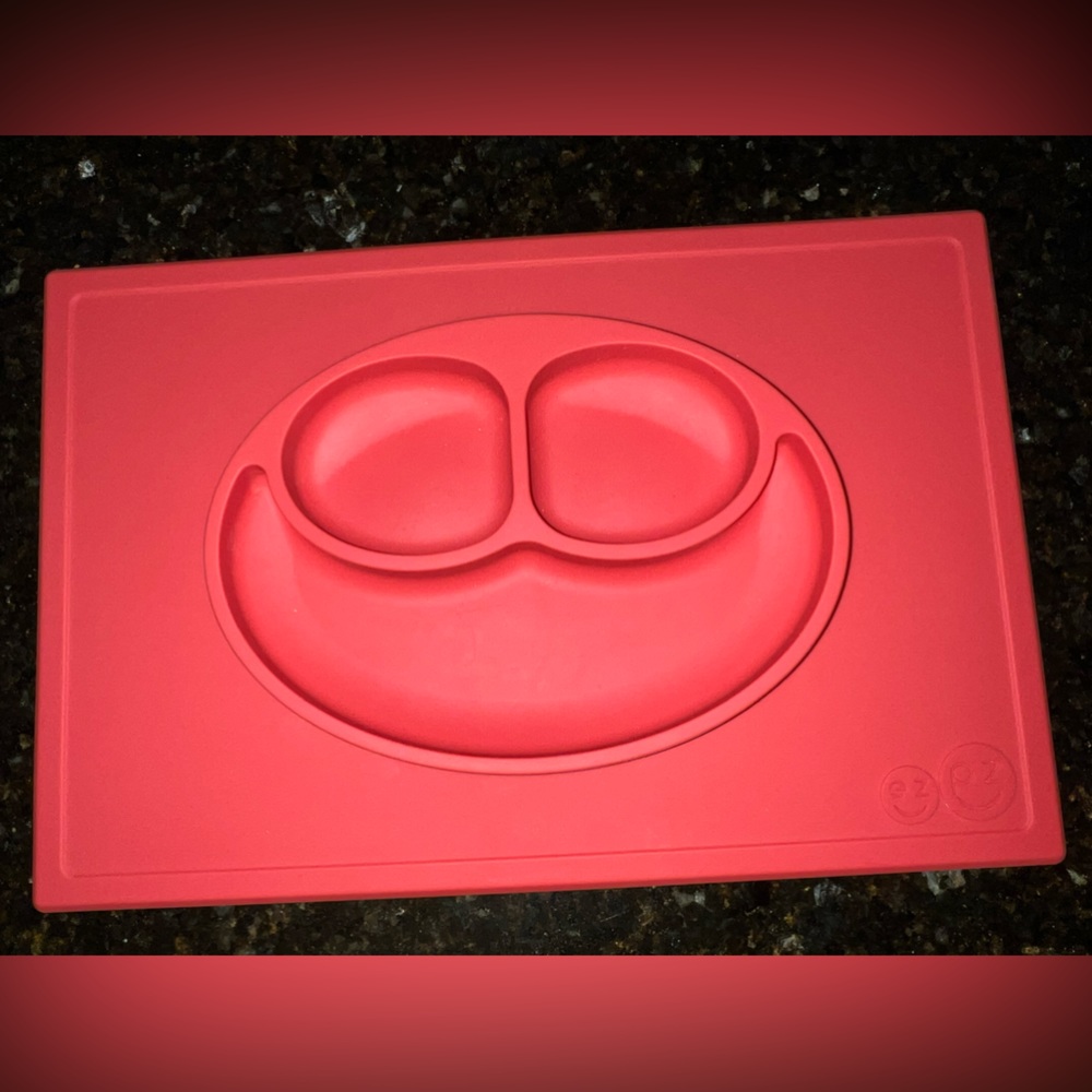 ezpz Happy Mat coral - 100% Silicone, BPA free, suction plate for baby toddler